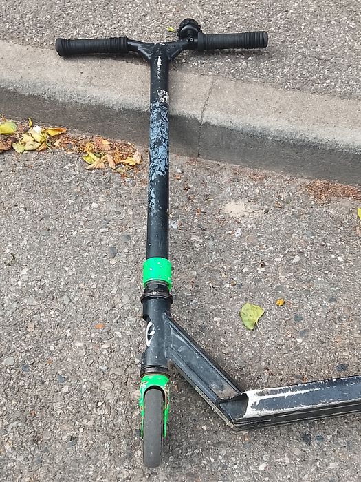 Vând trotineta de picior
