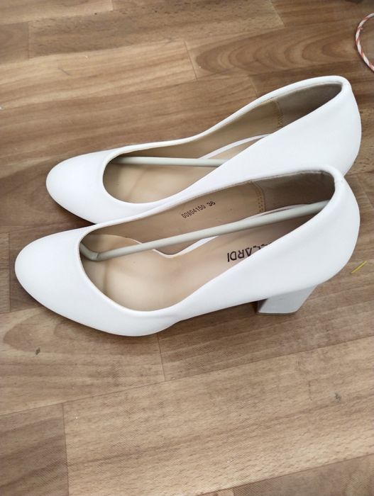 Новые туфли белые