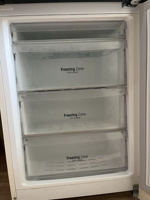 LG Холодильники продам срочны