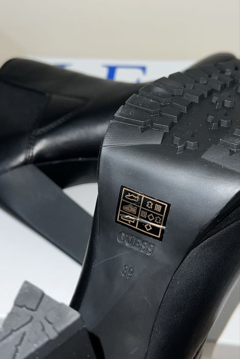обувки Guess с ток