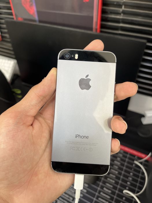 Iphone 5a yangi aybi yoq hamma joyi radnoy