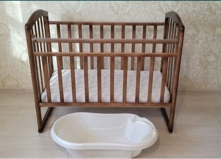 Отдам детскую кроватку.