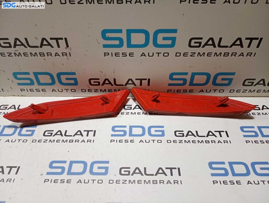 Set Reflectoare Catadioptru Ochi Pisica Stanga Dreapta Spoiler Bara Spate Ford Focus 3 2010 - 2018 Cod BM51-515C0-AE BM51-515B0-AE [M4984] [M4985]