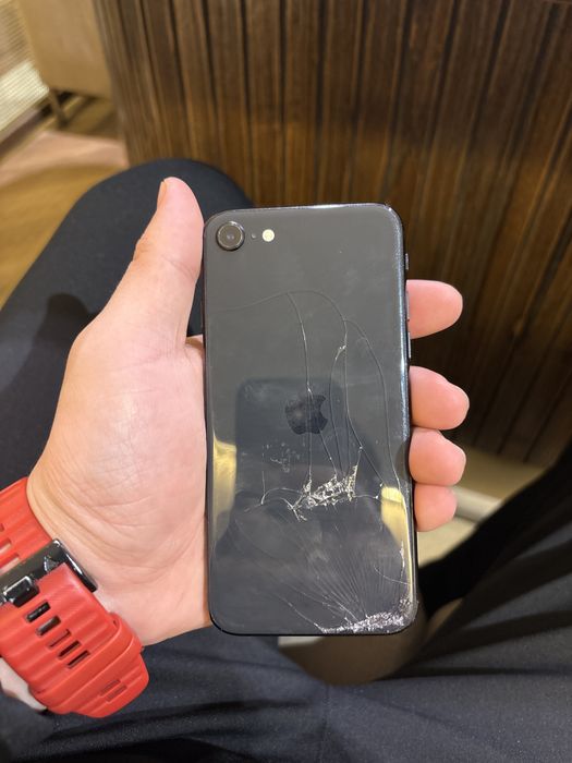 Айфон se 2020 продам 64гб