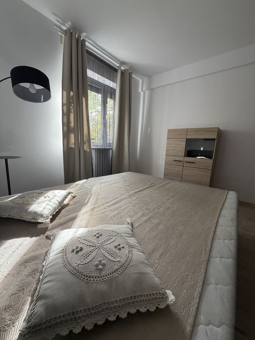 Apartament cu 2 camere și curte proprie de 57 mp, parcare inclusă – Greenfield, vizavi de Avenor College - direct proprietar