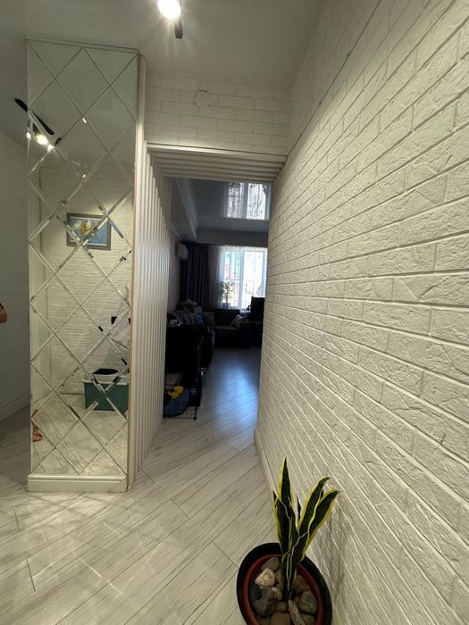 3- комнатная " сталинка" с ремонтом