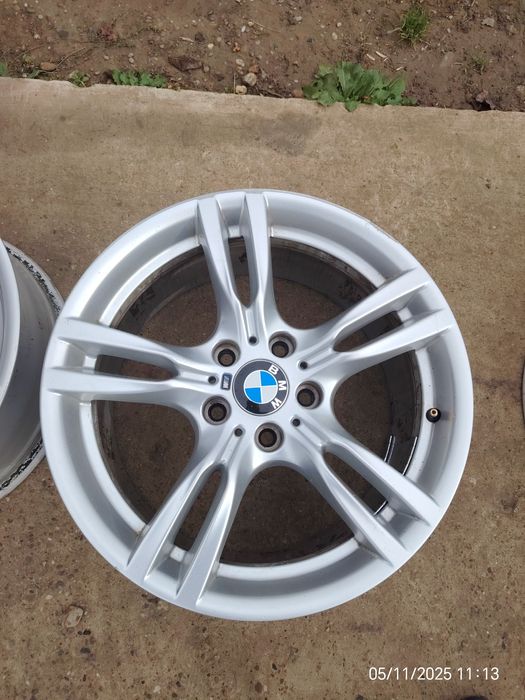 Vând jante BMW 400M R18