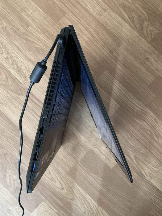 Laptop Lenovo slim display 15,6 led,600gb m,4gb ram functional cu inca