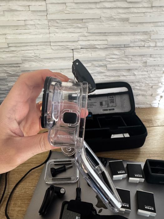 Vand GoPro Hero 11 Black + kit + 4 baterii 100%