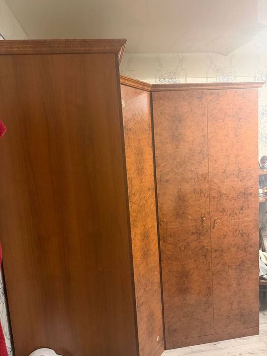 Продам угловой шкаф