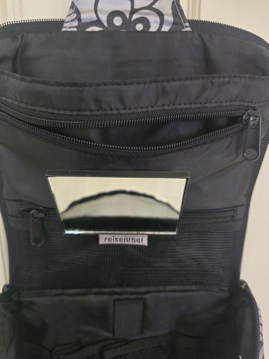 Чанта за гримове