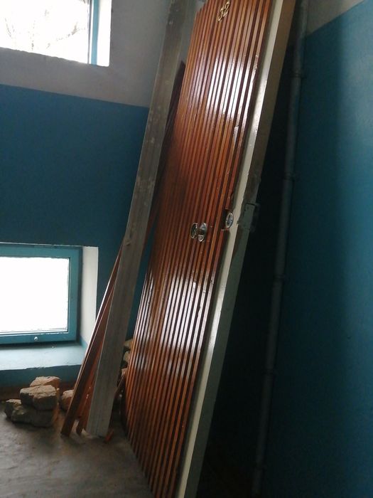 Две входные двери б. У