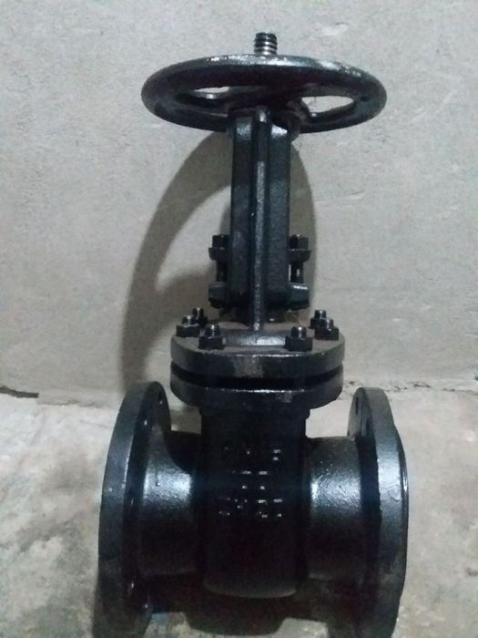 Задвижка  чугун Российский 30ч6бр Ду100 Ру16