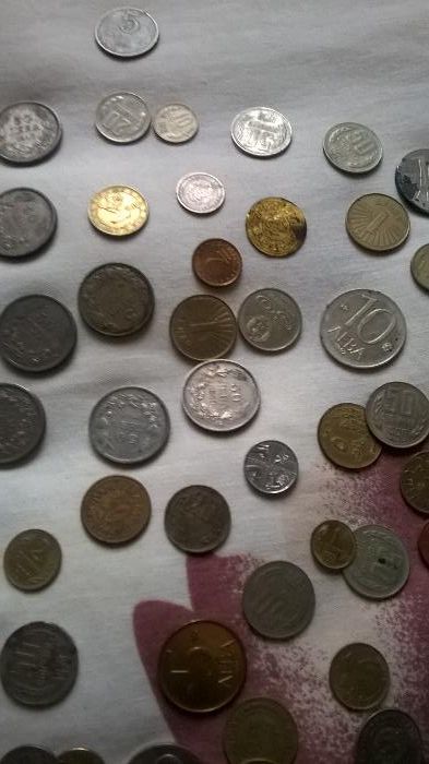 Продавам стари монети