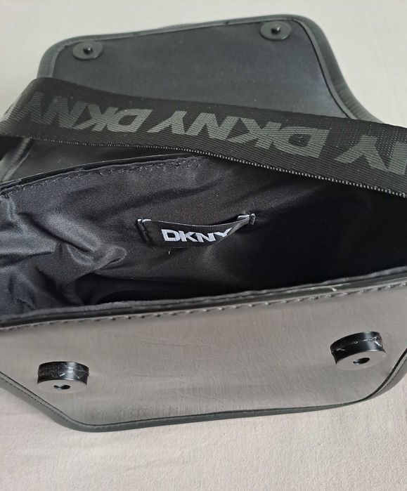 Малка лачена чанта DNKY