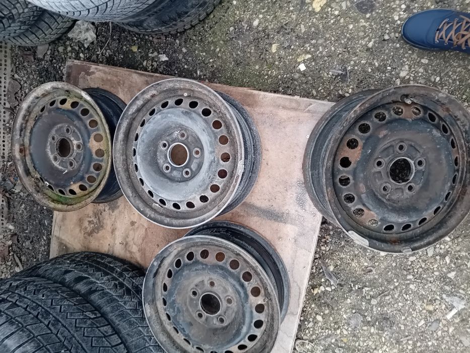 Vând set 4 jante R 15 renault nu au defecte