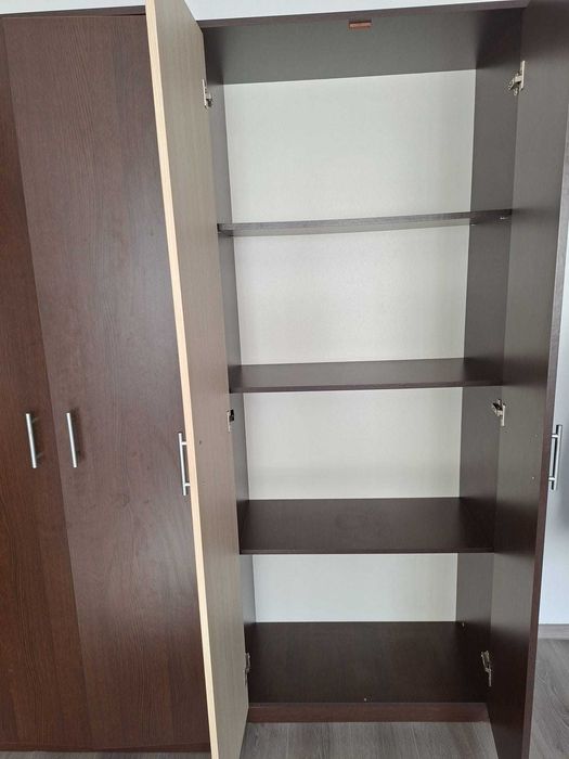 Vand mobila sufragerie si dulap  dormitor  in stare buna