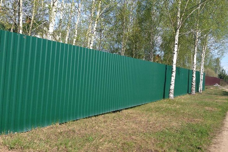 Construim garduri din sipca metalica, tabla cutata, plasa bordurata