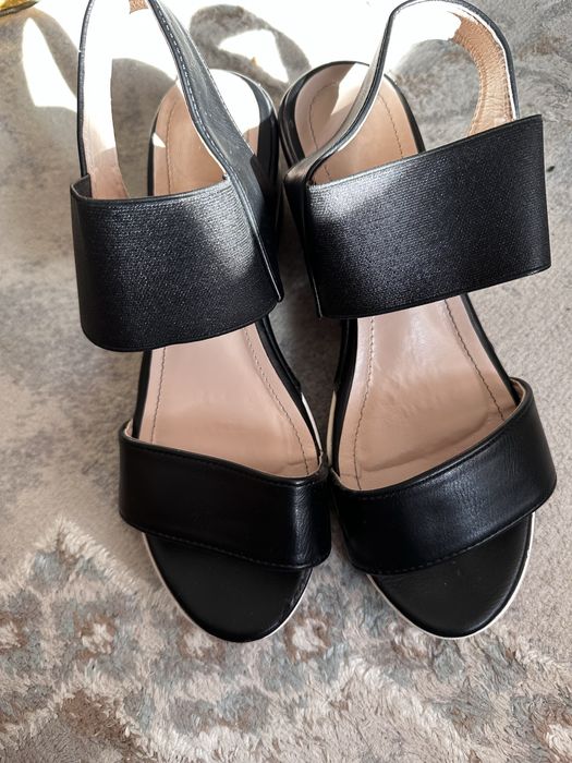 Обувь женская.