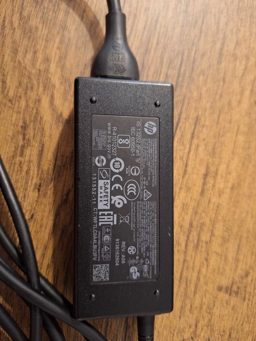 Vând HP EliteBook 840 G5  i7, 16 GB RAM și SSD de 256 GB