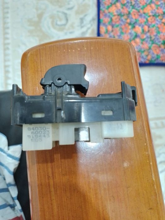 Кнопка стеклоподемника Lexus/Toyota