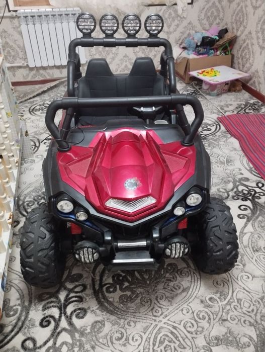 Детская машина почти как новая двуместная