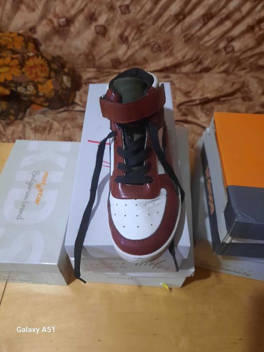 Продавам детски обувки