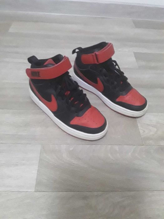 Adidași  Nike  mărimea  36  ,stare impecabilă  ca si noi  , 50 de lei  .