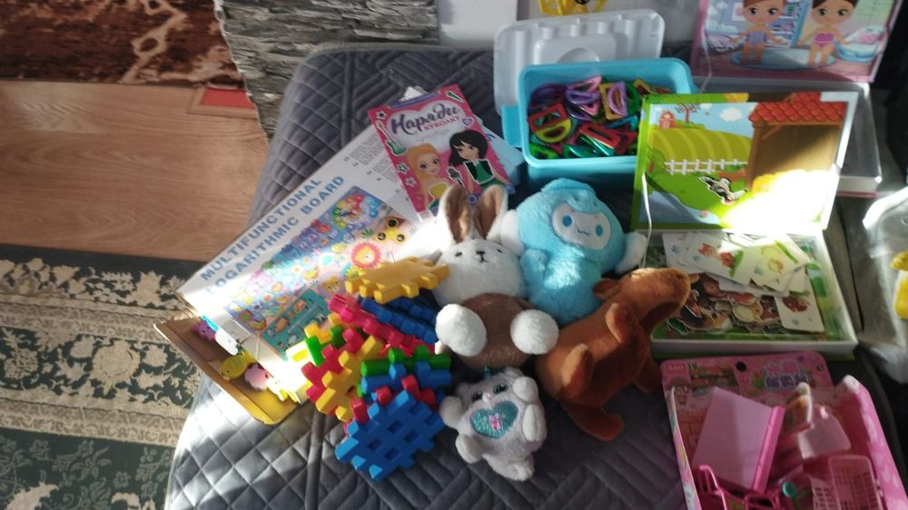 Продам развивающие игрушки б/у для девочки