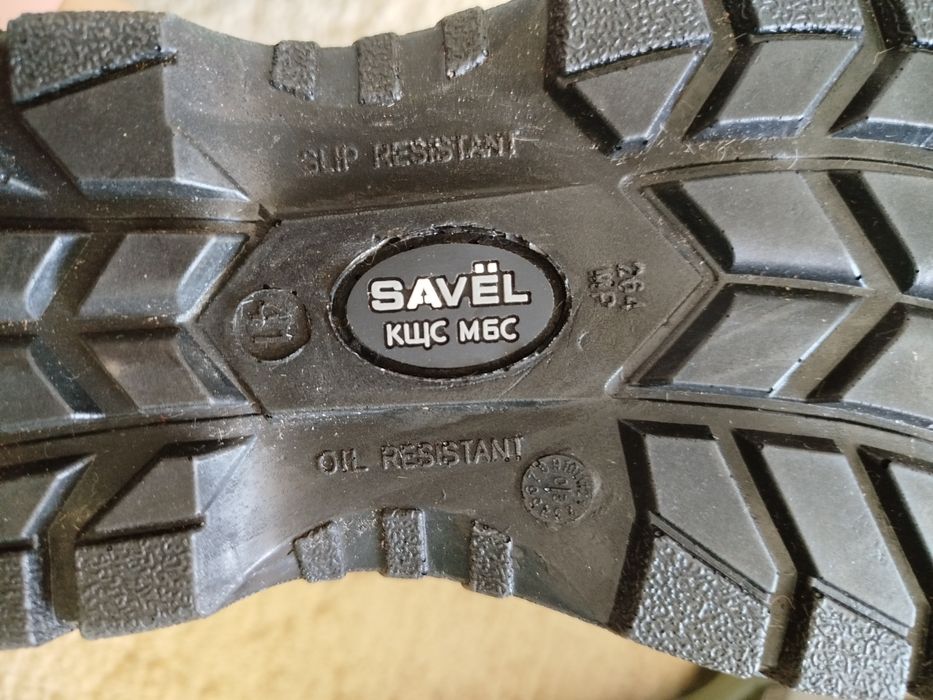 Продам мужские ботинки