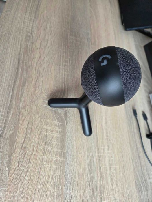 Logitech Yeti Orb – Геймърски USB микрофон с RGB Черен