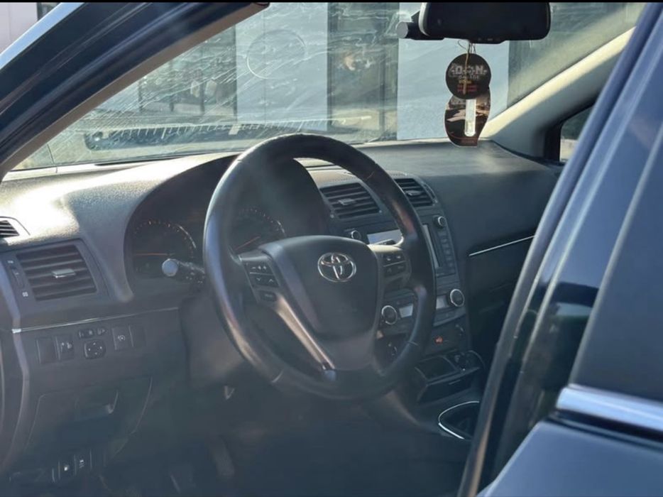 Toyota Avensis 2.2 D-4D 150 CP | Bi-zonă | Navi | Cameră | Întreținut