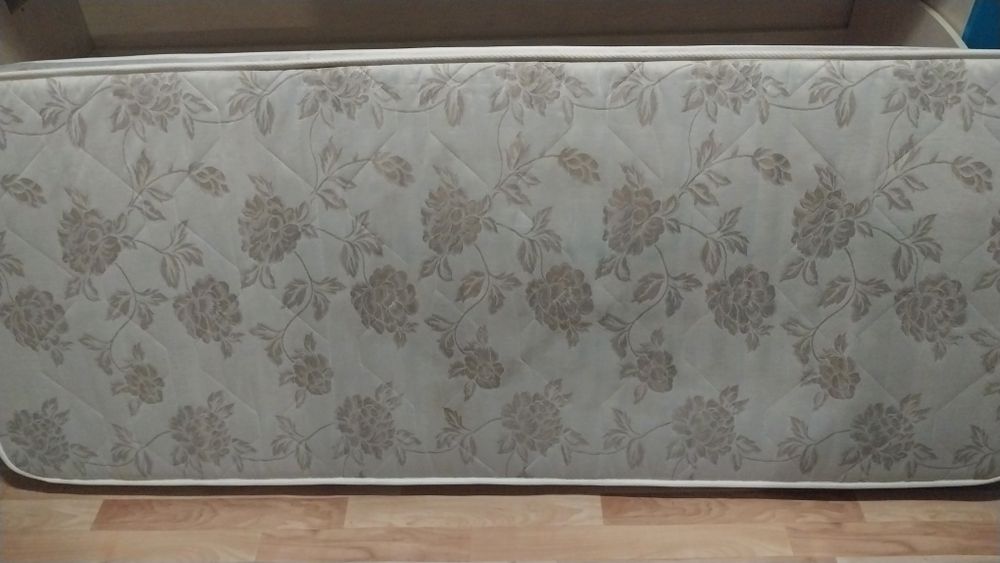 Продам матрацы..