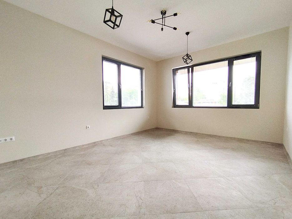 Дава се под наем Офис в Перник, Изток - 78 кв.м за 612 € - Снимка #1