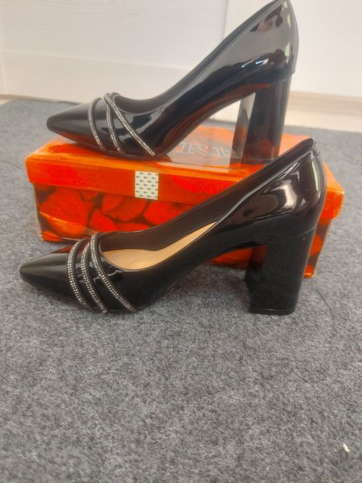 Tufli sotiladi,  Ferma LABUTIN