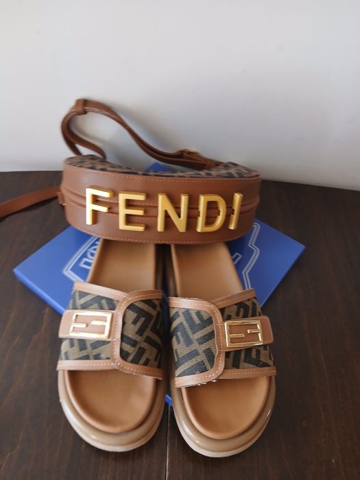Дамсси чехли 39 ти номер с чанта Fendi