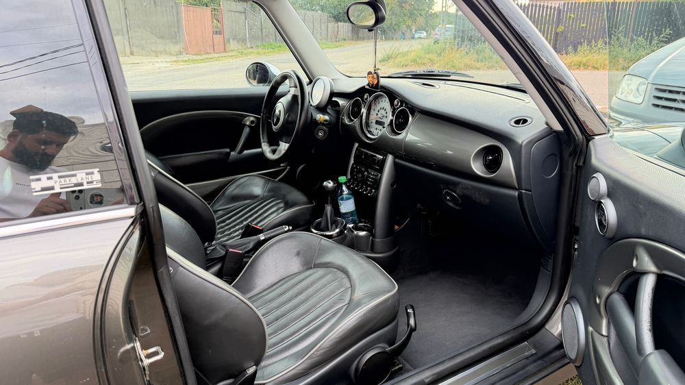 Vând MINI Cooper One, an 2006