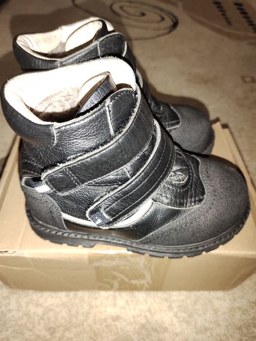 Продам зимние ботинки на мальчика
