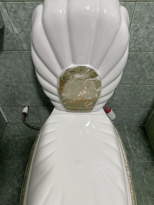 Элитный унитаз в классическом стиле