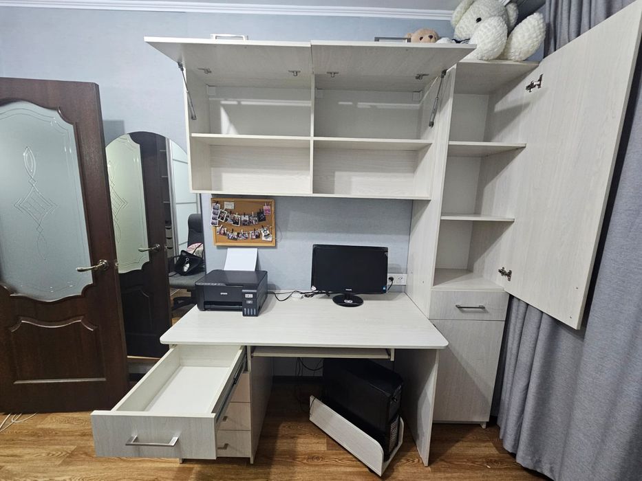 Продам компьютерный стол