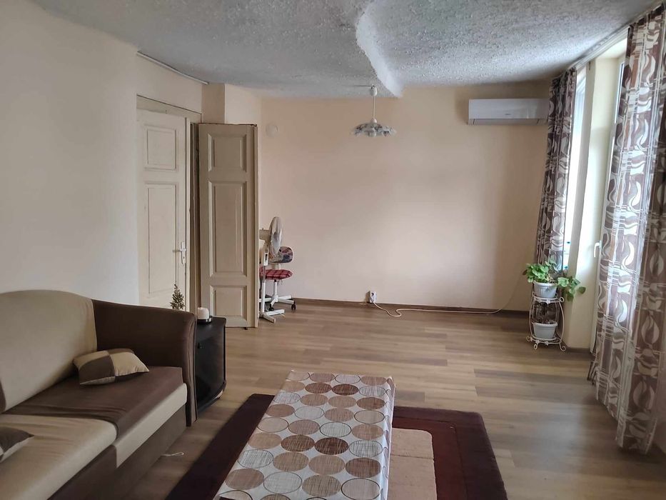 Дава се под наем Четиристаен апартамент в Варна, Операта - 110 кв.м за 612 € - Снимка #2