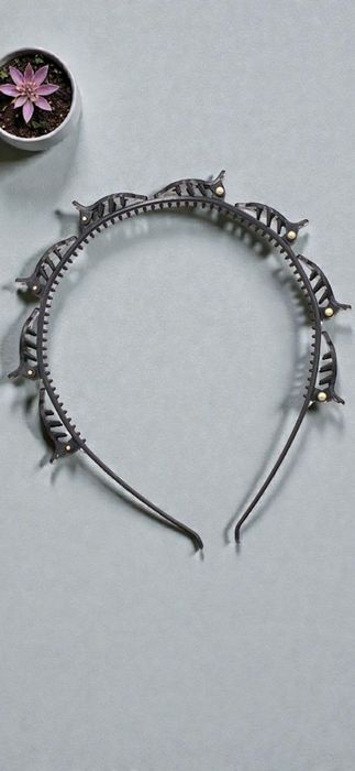 Диадема с щипки за кичури