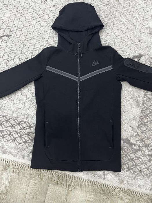 Найк теч флис черного цвета