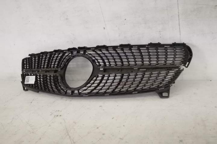 Оригинална централна решетка Мерцедес-Бенц / Mercedes-Benz A-Class W17