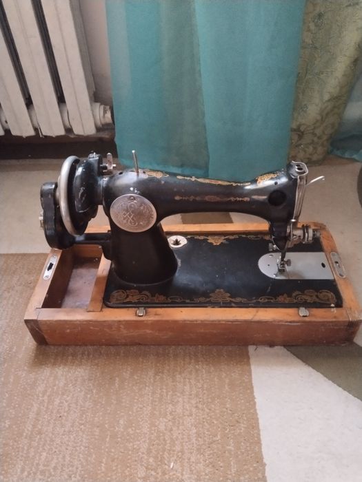 Продам швейную машину