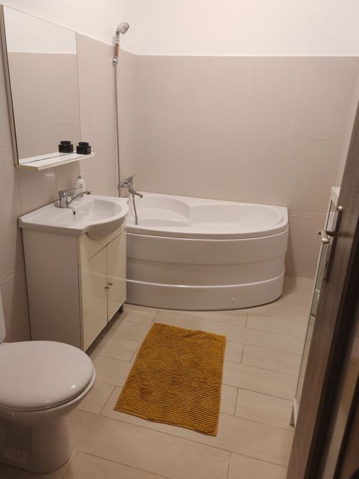 Închiriez apartament