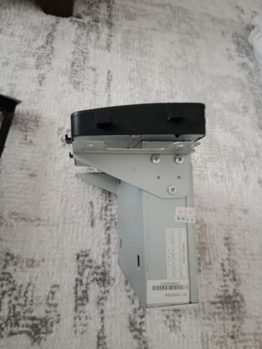 Продам оригиную магнитолу