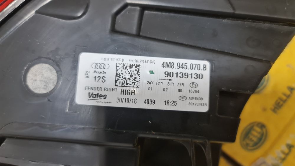 Lampa tripla stop led matrix dinamic Audi Q8 4M 4M8945070B