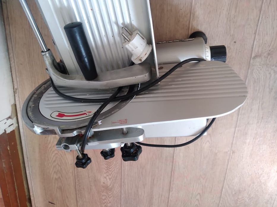 Маленький слайсер продам