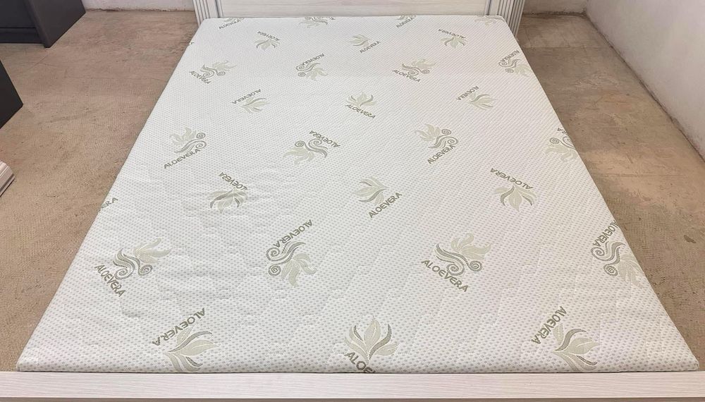 Pat Montessori , lemn, ca nou  + saltea premium inclusa